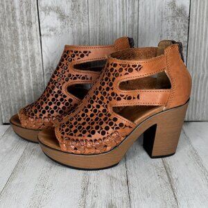 Artesians Camila Tan Leather Laser Cut Peep Toe Platform Booties Size US 6 / MX